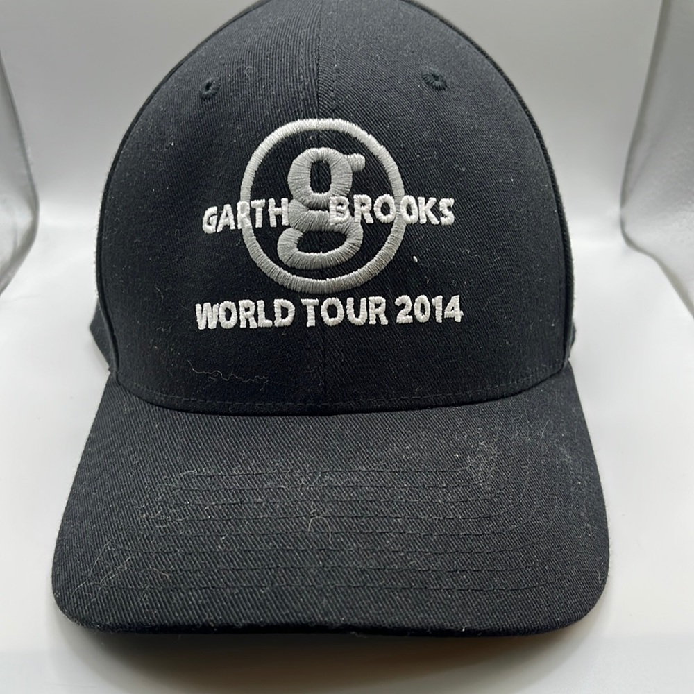 Garth brooks world tour, 2014 black cap